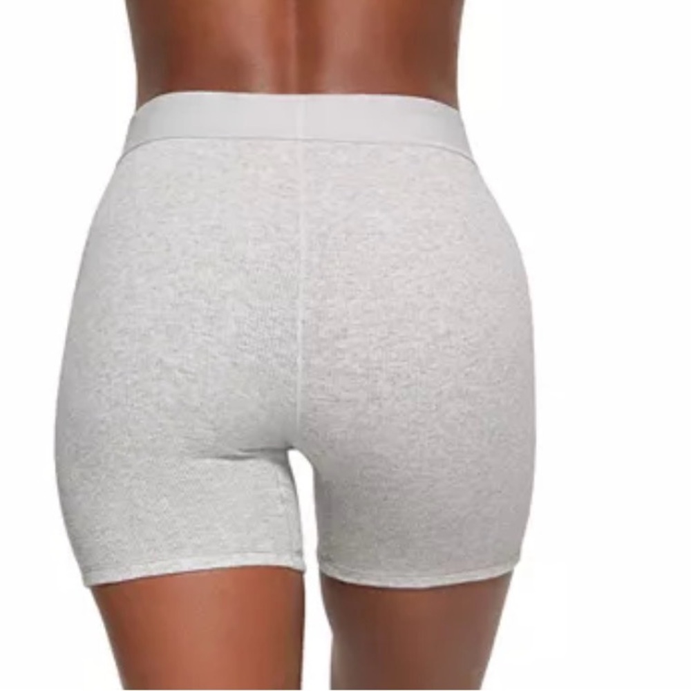 SKIMS Cotton Rib Boxers 🤍 Light Heather Gray | M | NWT - Picture 2 of 7